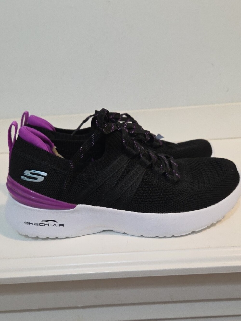 Skechers Black Knit Athletic Slip-On Sneakers with Purple Accents NWT Size 6 1/2 - Picture 3 of 6